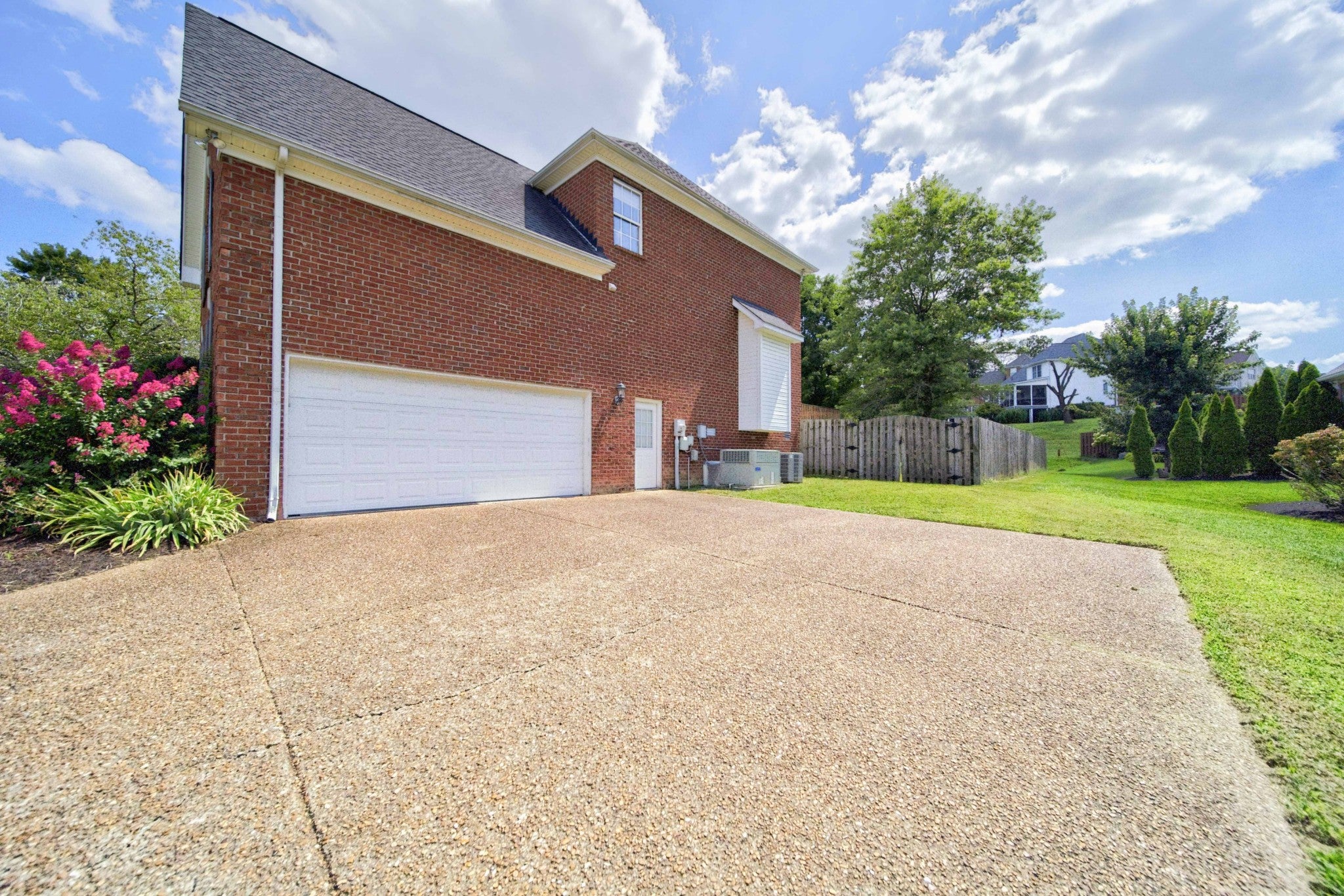 105 Cresthaven Ct