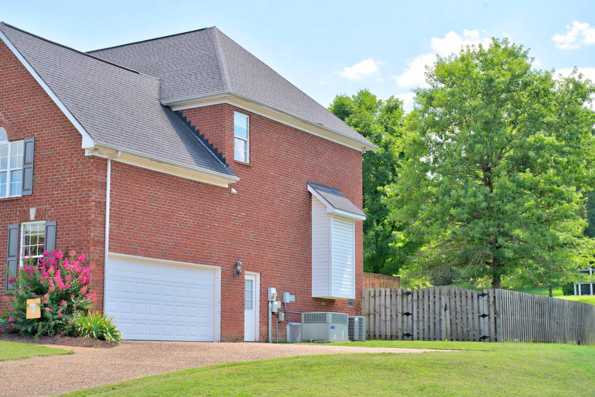 105 Cresthaven Ct