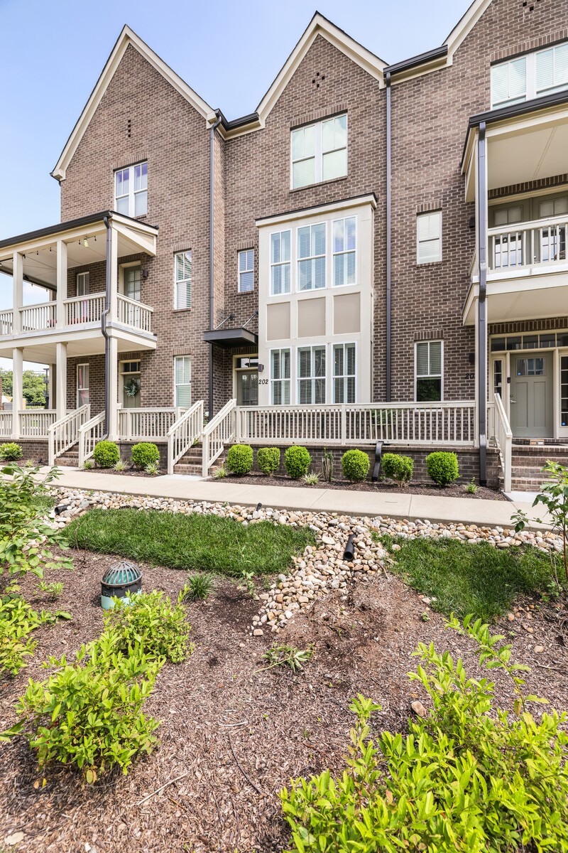 202 Porter Village Cir