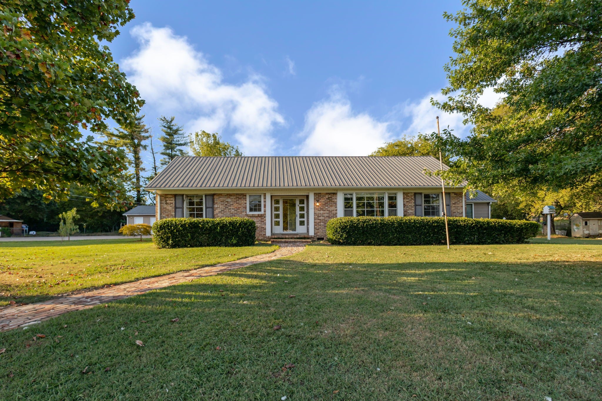 313 Hickory Dr