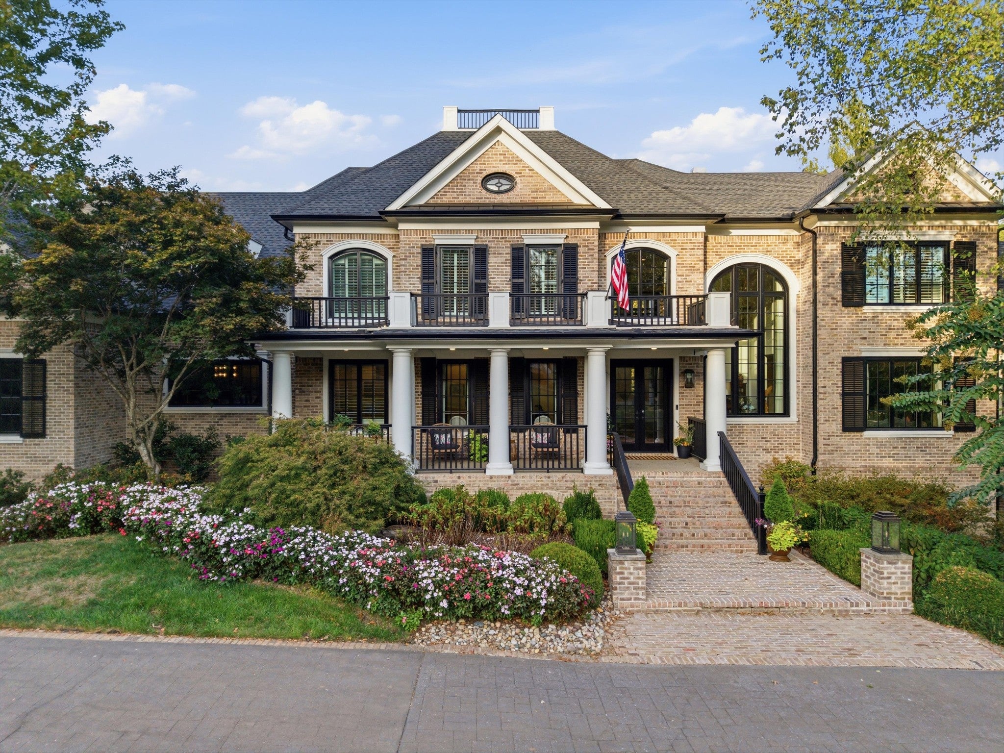 1070 Vaughn Crest Dr