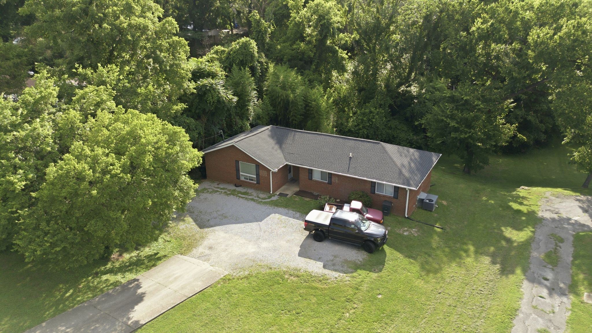 listing at 425 Ezell Pike, Nashville