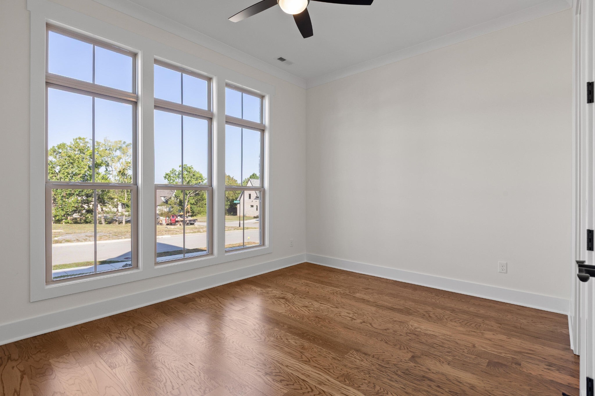 8126 Sir Oliphant Way