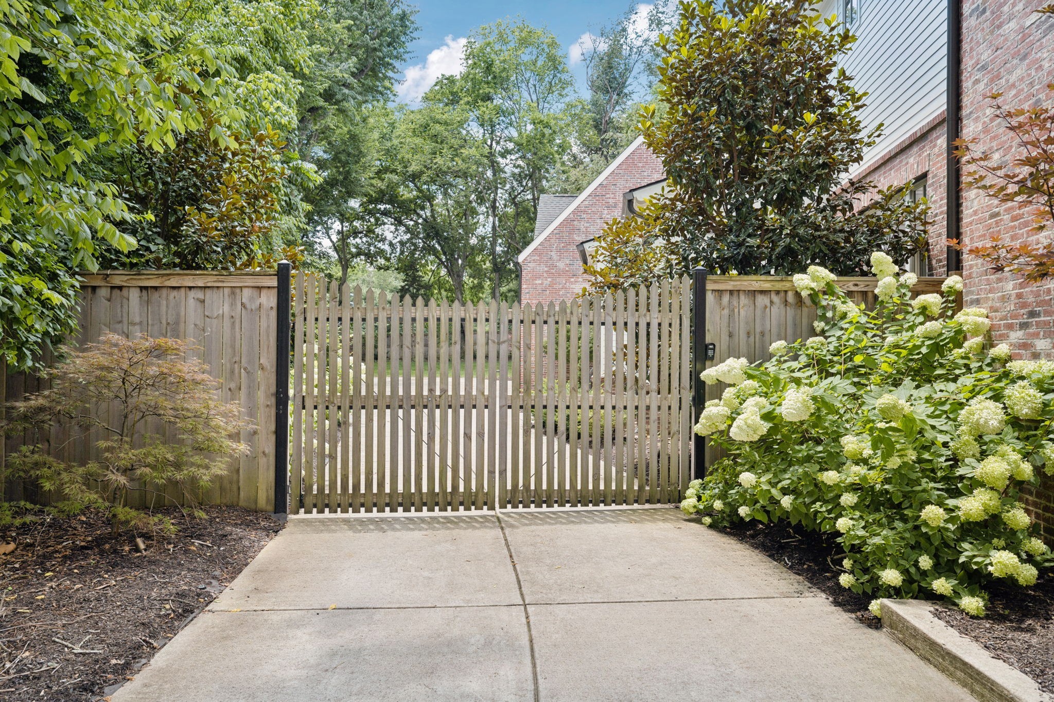 213 9th Ave S