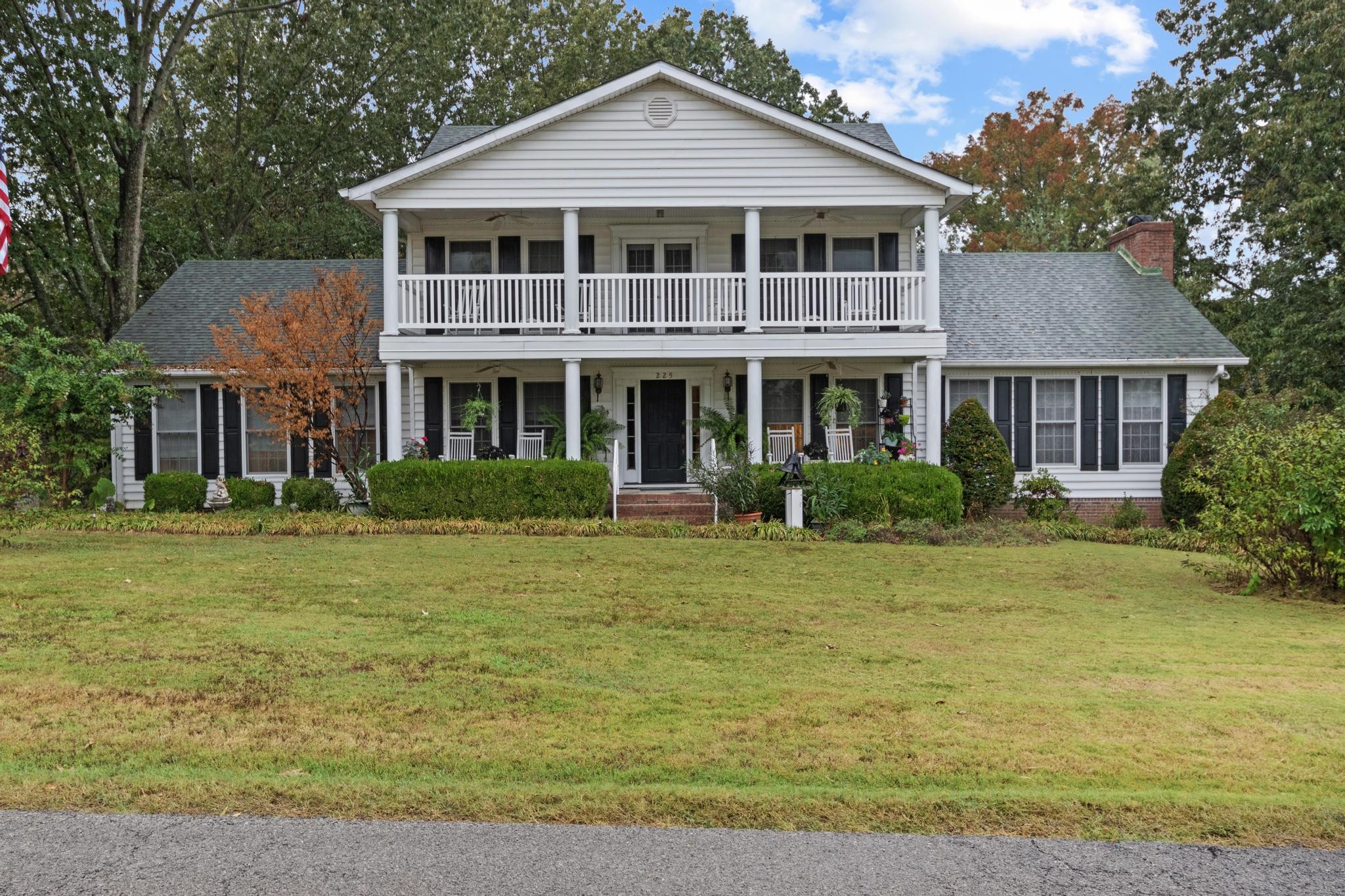 225 Blue Springs Blvd