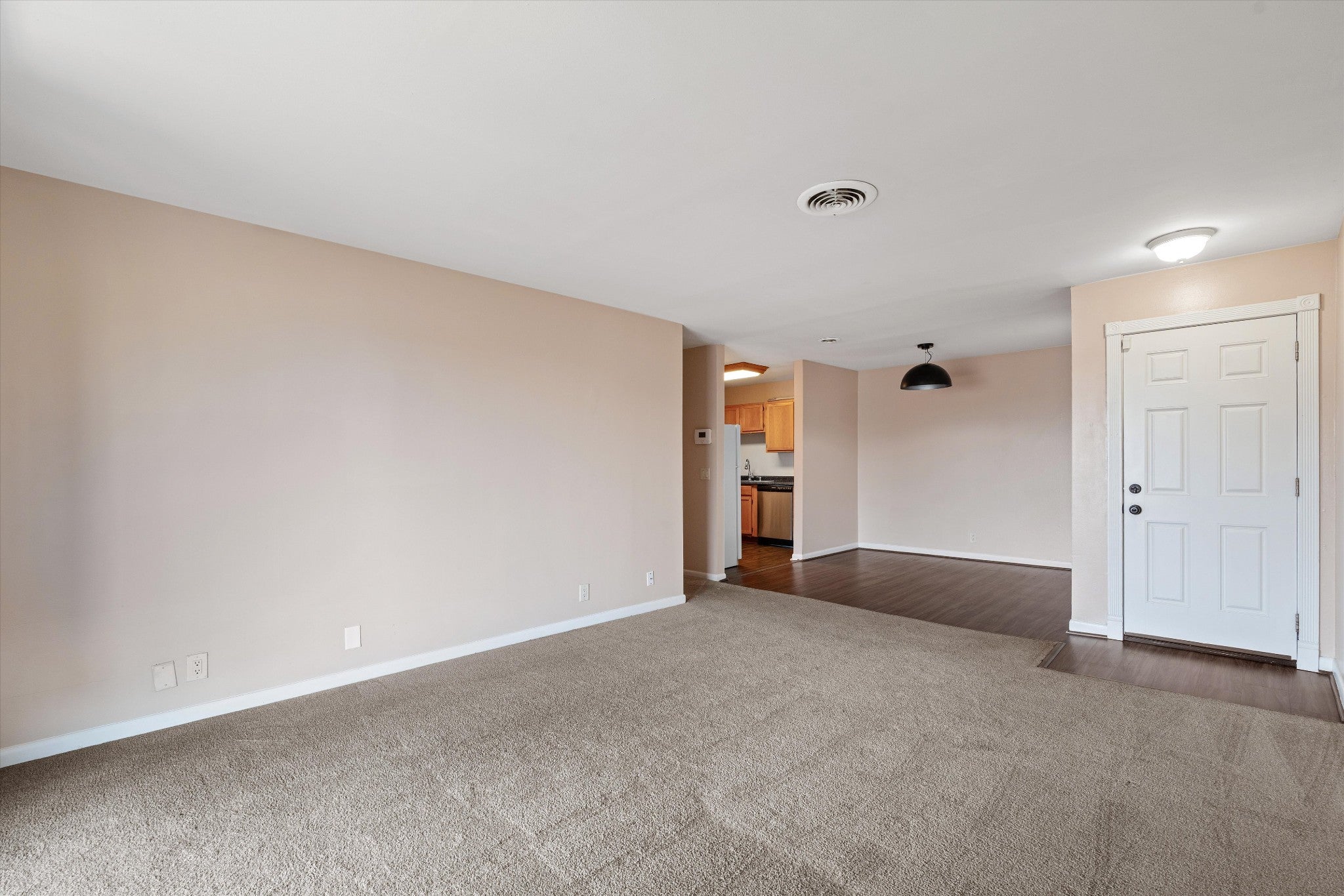 555 N DuPont Ave C73