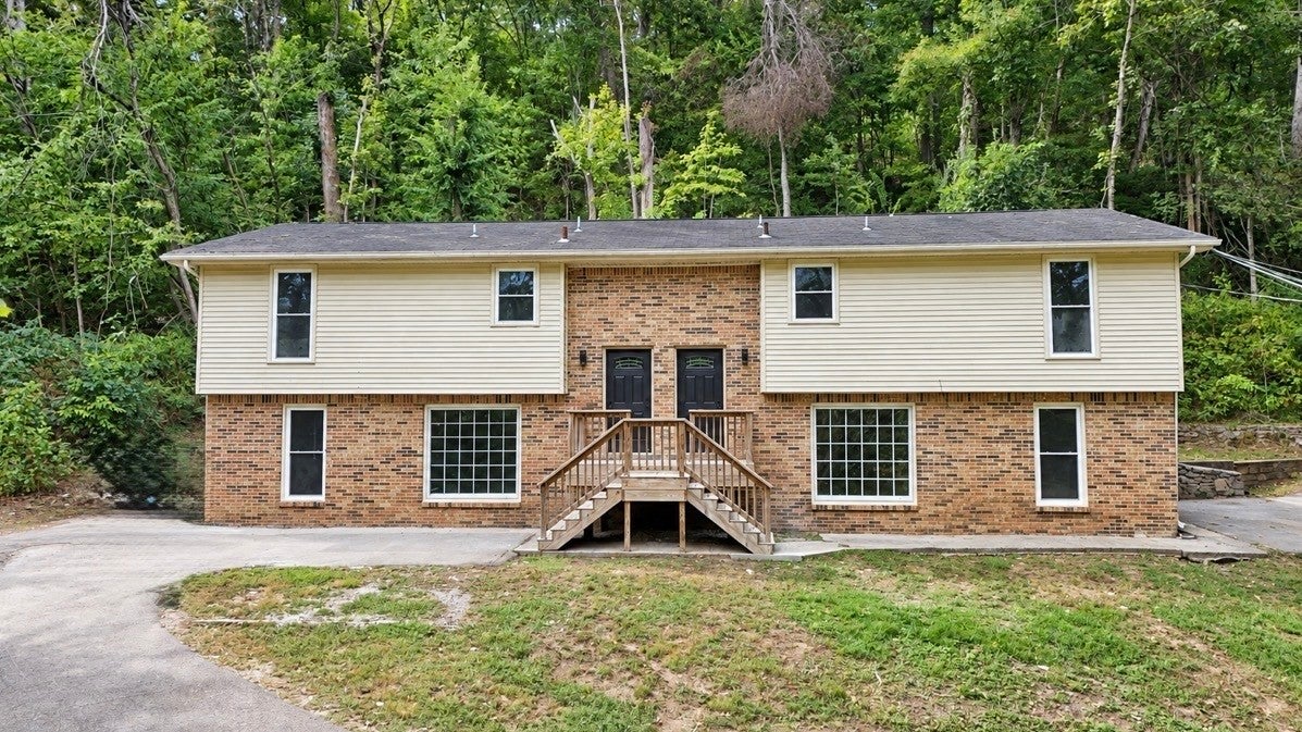 listing at 1009 Harpeth Valley Ct, Nashville