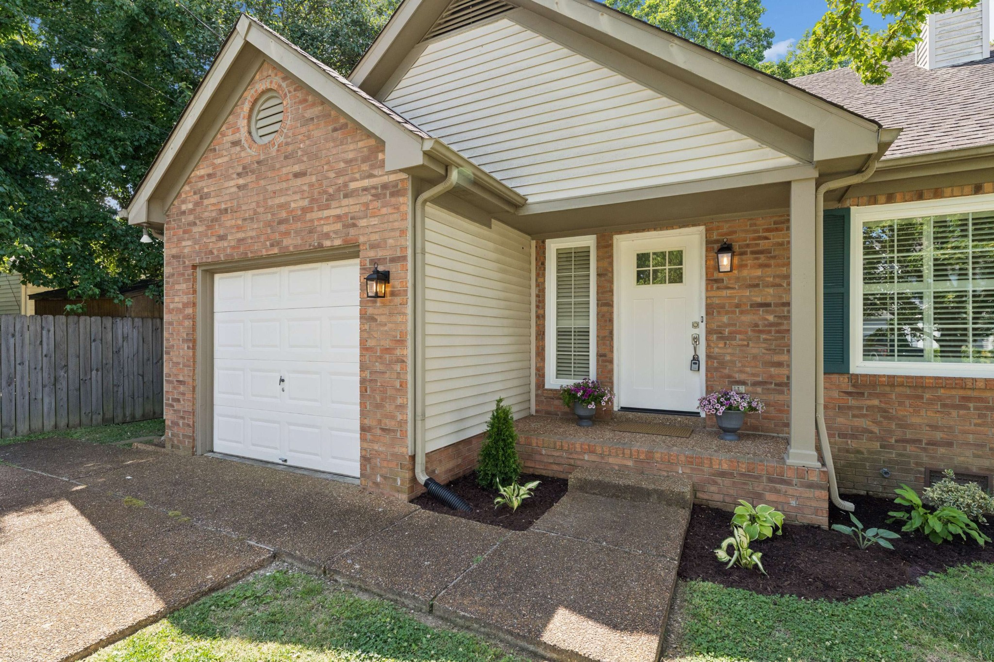 5204 Village Trce