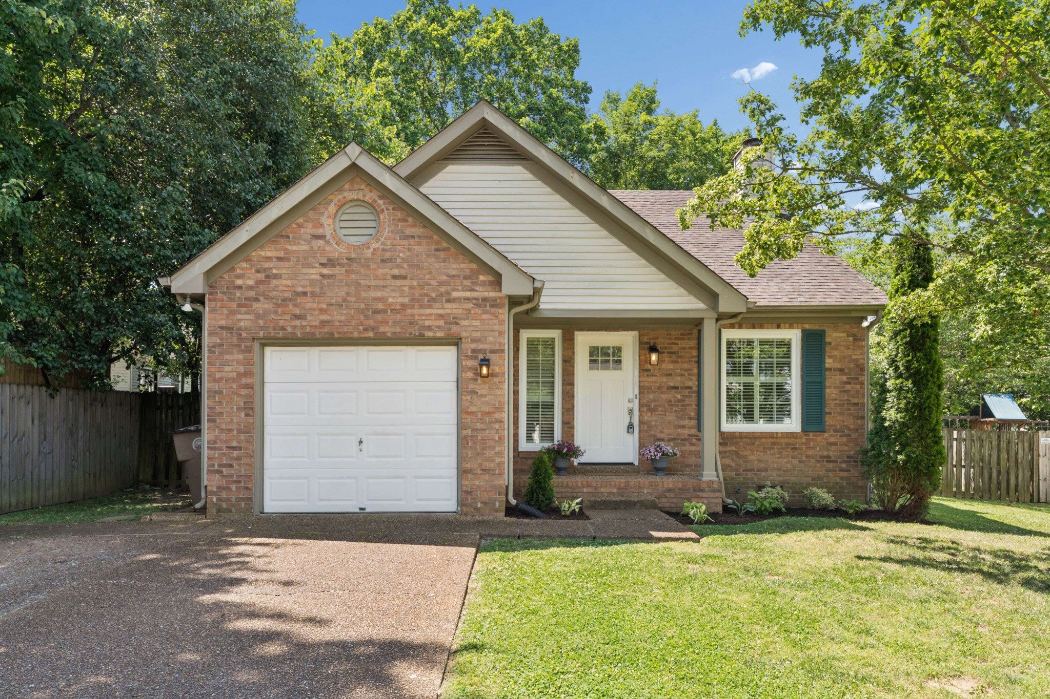 3-bed listing at 5204 Village Trce, Nashville