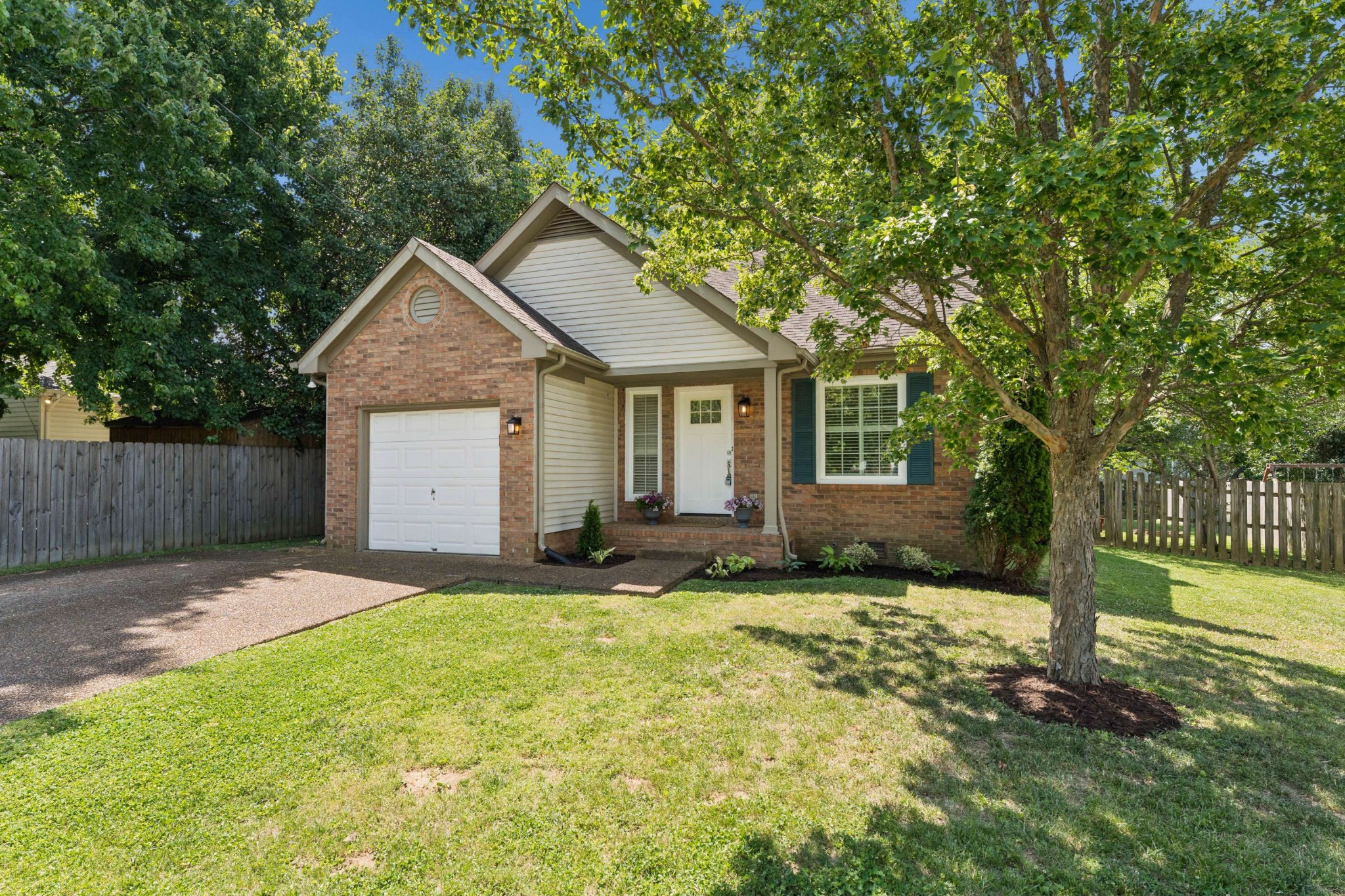 5204 Village Trce