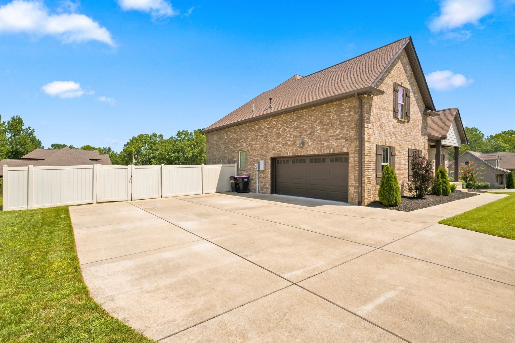 6023 W Mayflower Ct