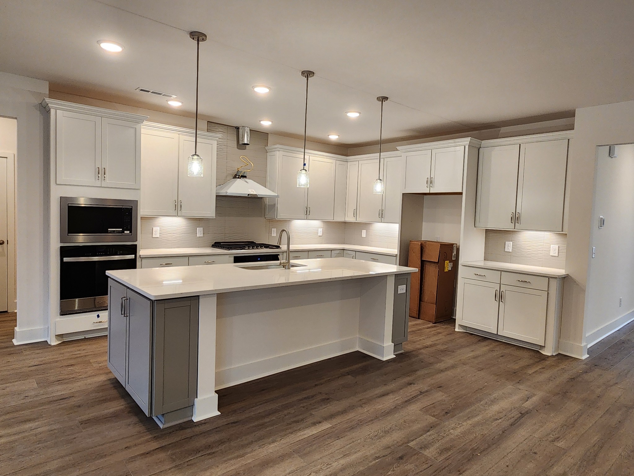 484 Brownstone Street