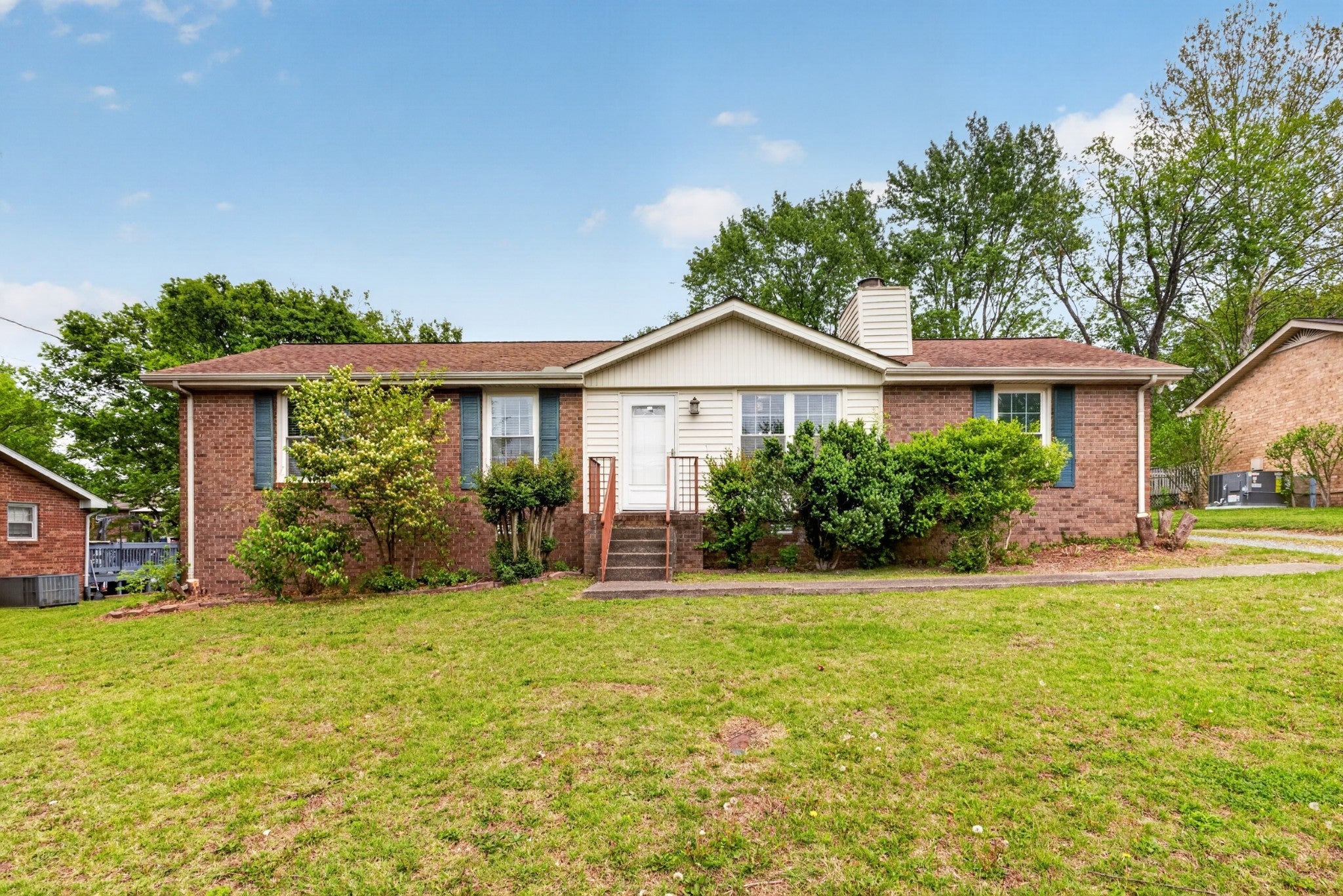 120 Hillwood Dr