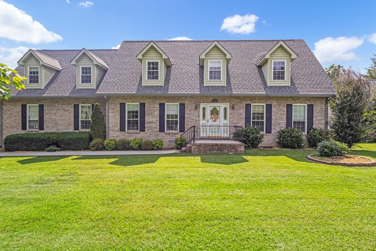 220 Winton Way Rd