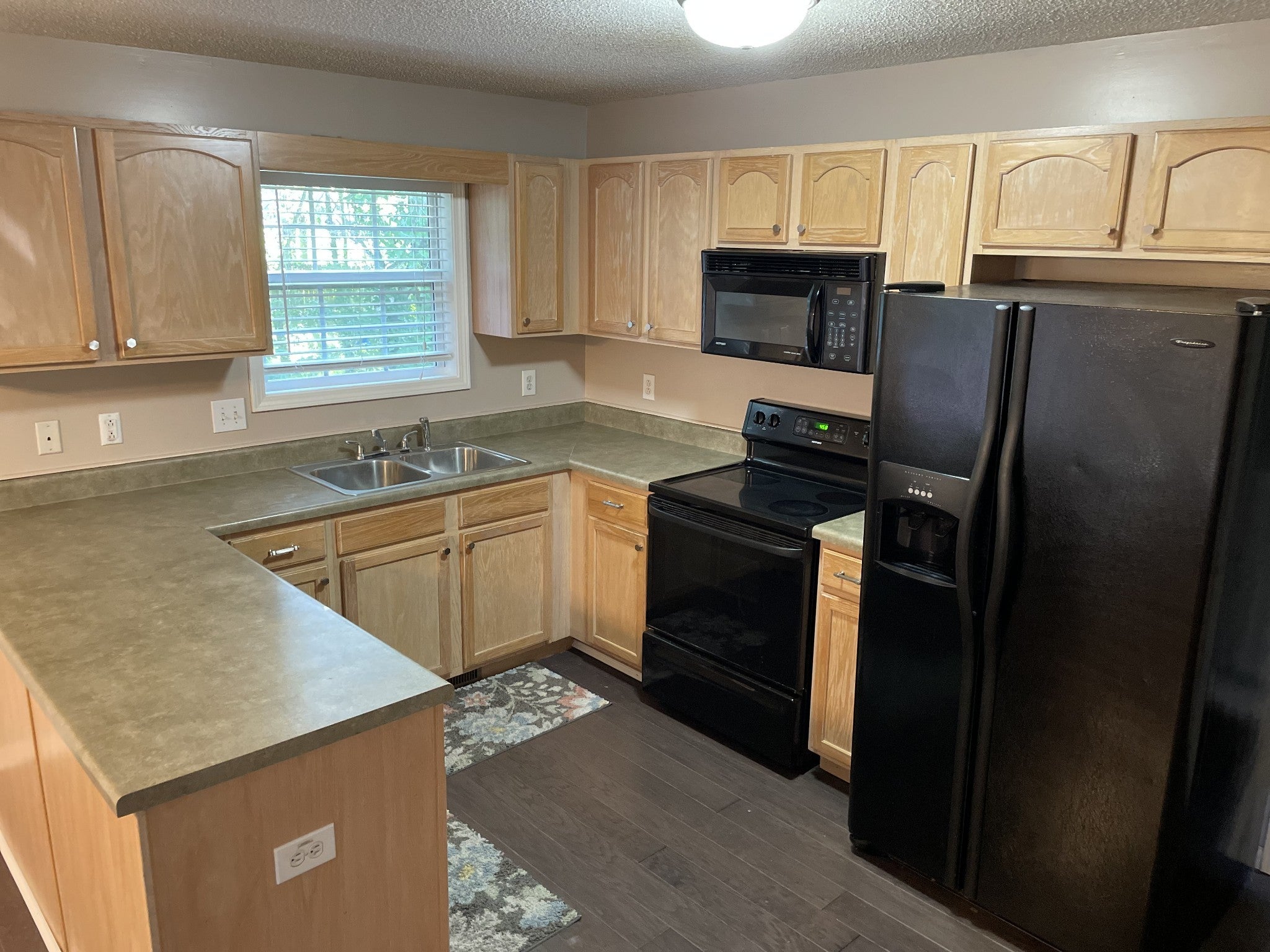 1517 Cedar Springs Cir