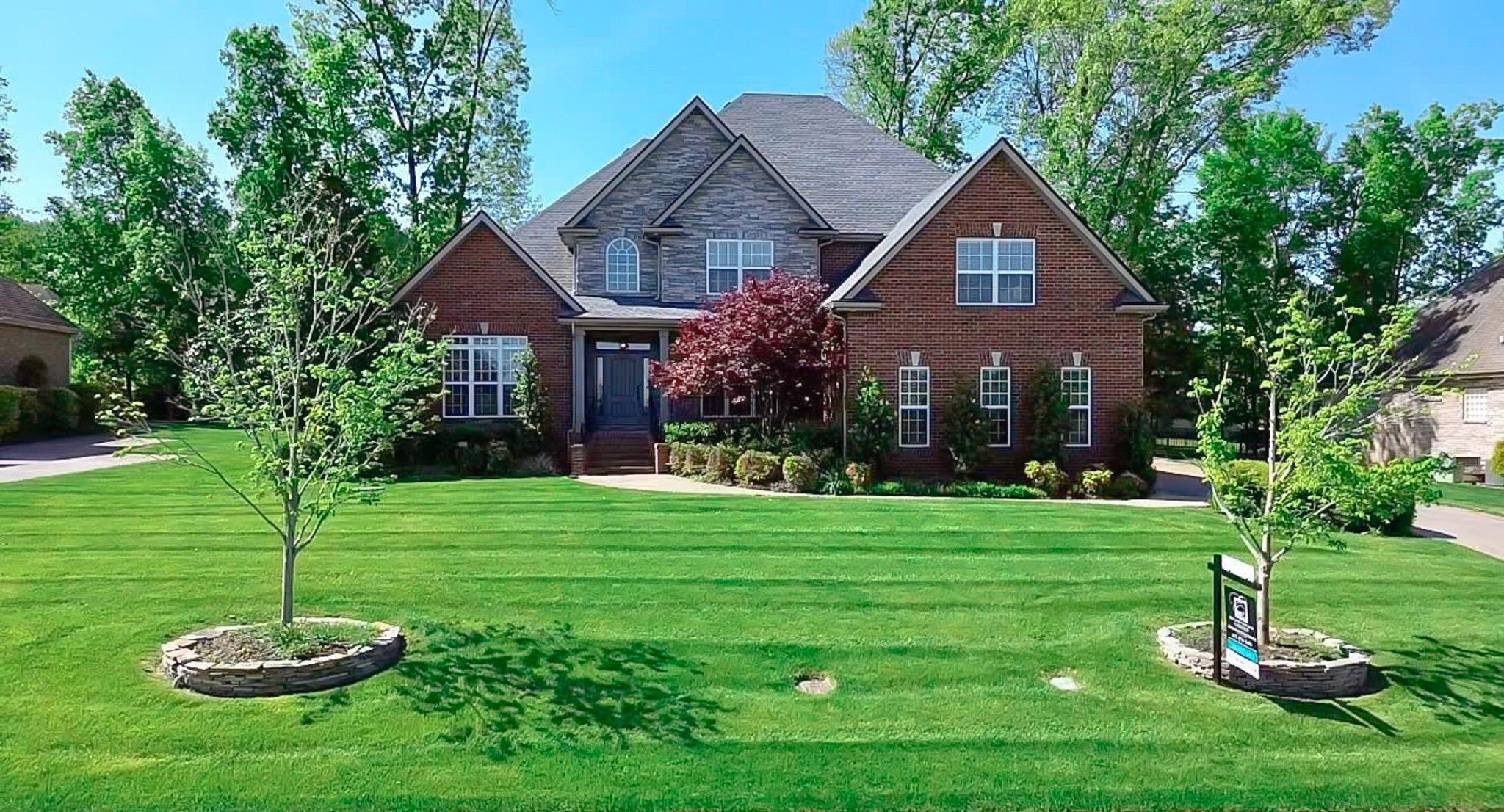 1215 Twin View Dr