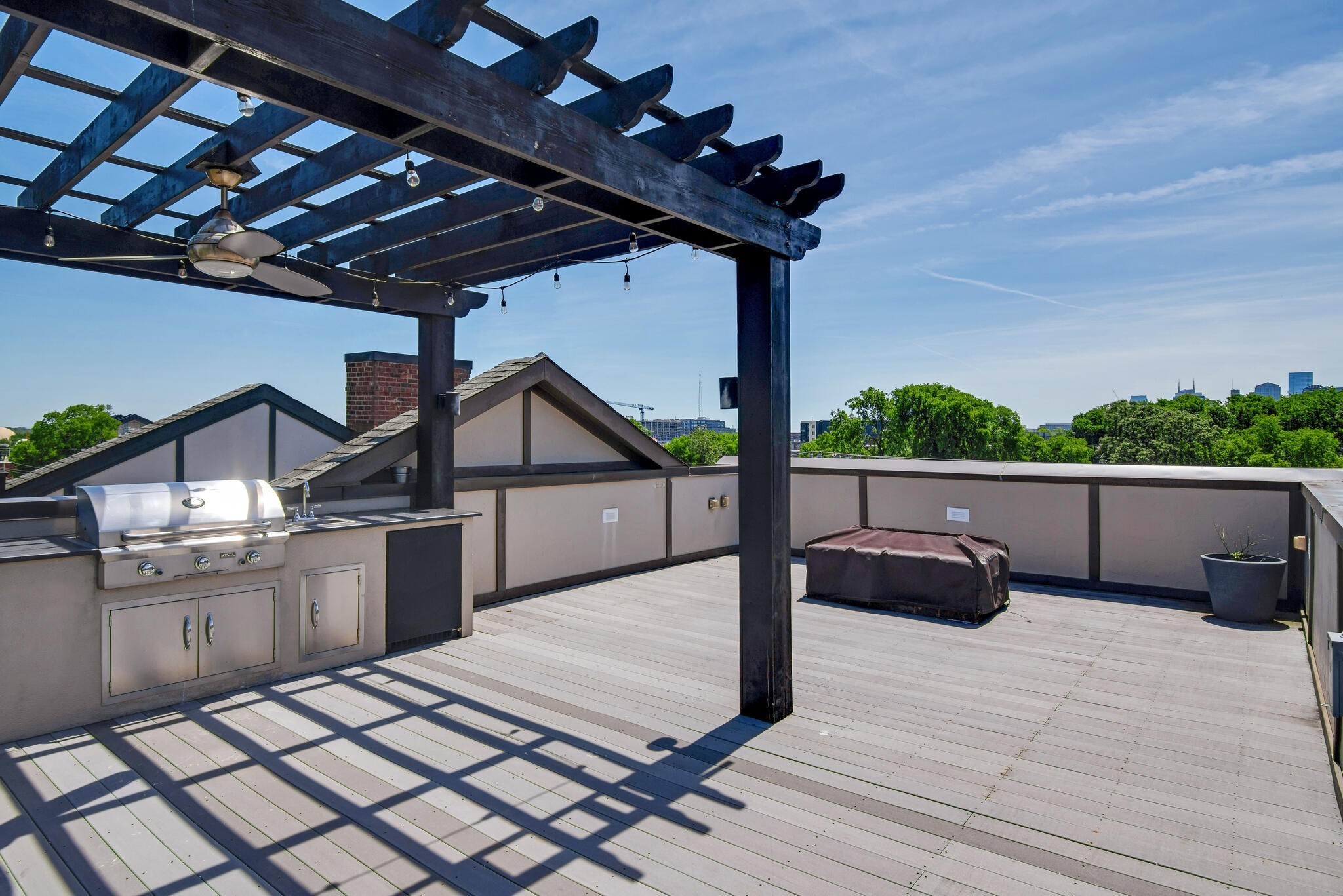 Nashville, Tennessee 37208, United States, 3 Bedrooms Bedrooms, ,4 BathroomsBathrooms,Residential,Active,100190