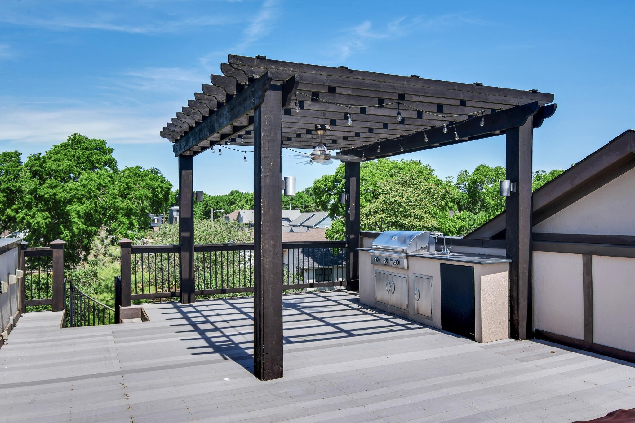 Nashville, Tennessee 37208, United States, 3 Bedrooms Bedrooms, ,4 BathroomsBathrooms,Residential,Active,100190