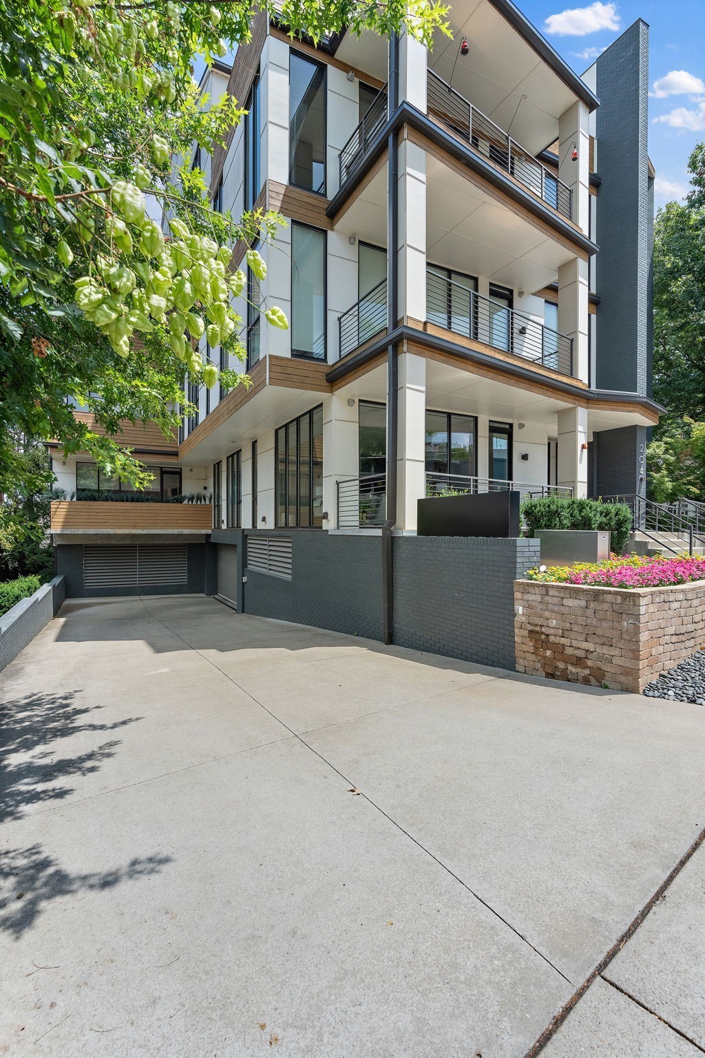 204 Acklen Park Dr 302
