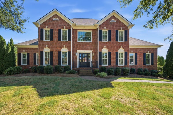 2405 DOUGLASS GLEN LN, FRANKLIN, TN 37064 - Image 03b1e47ea7ec85133af3c8e582bfe2b8/2814147510