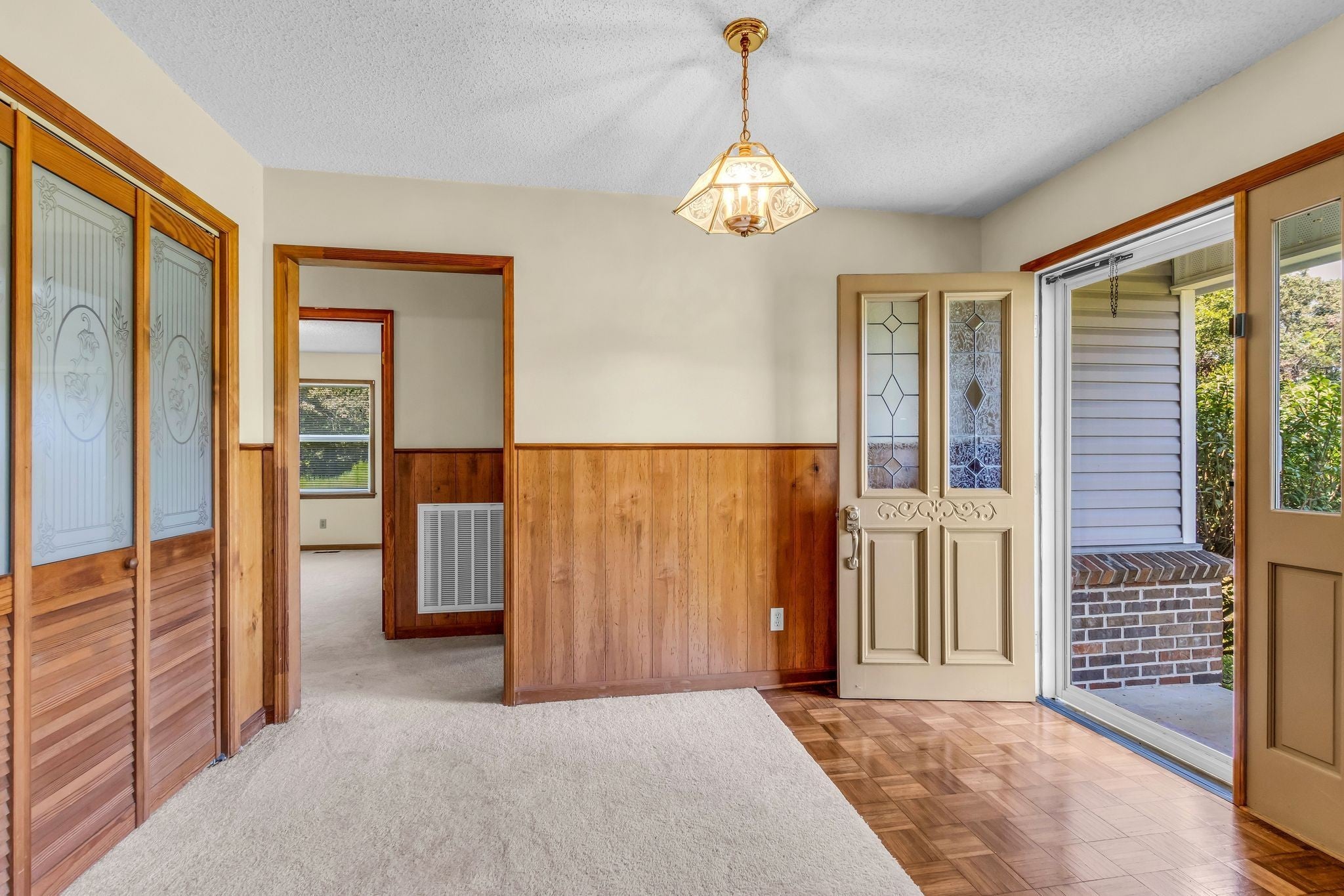 320 Ridgewood Dr