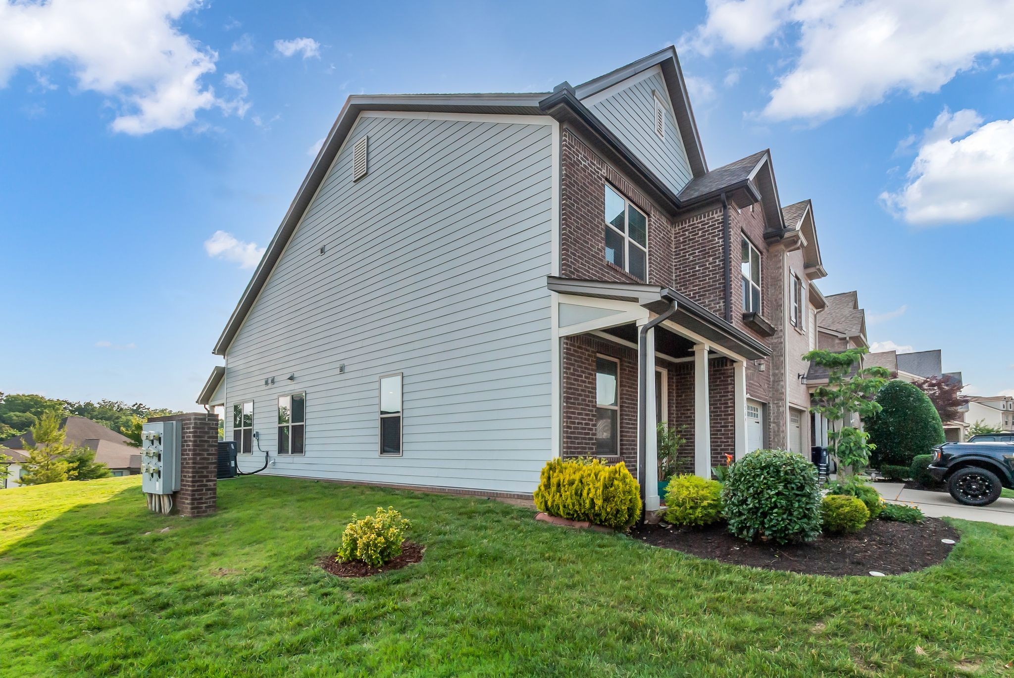 2564 Wellesley Square Dr