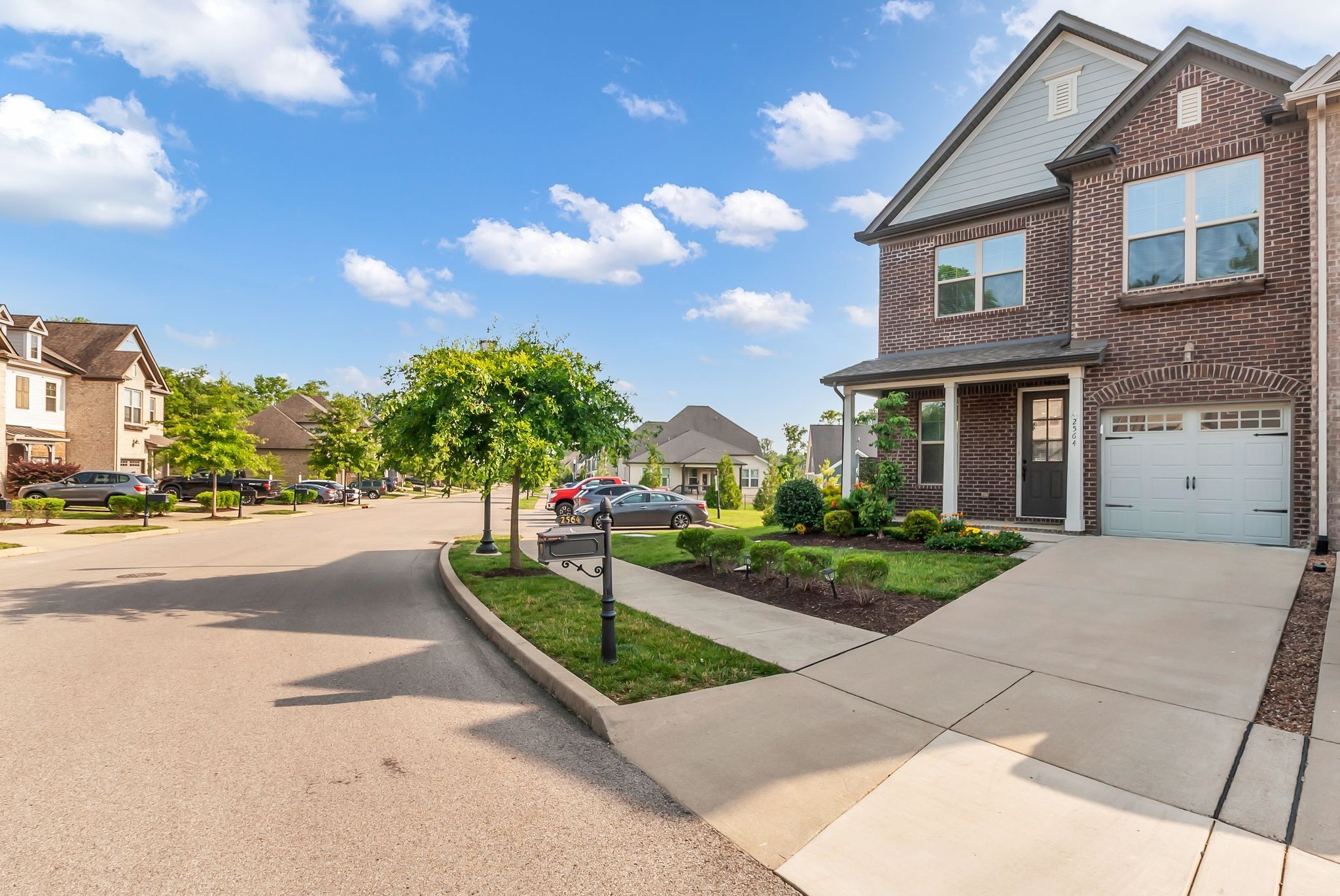 2564 Wellesley Square Dr