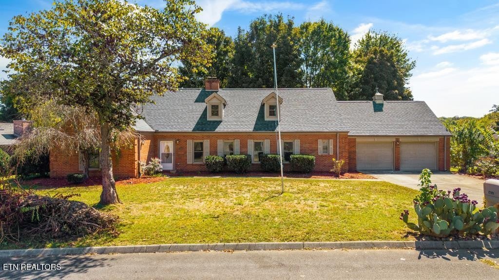 1210 Briar Lea
