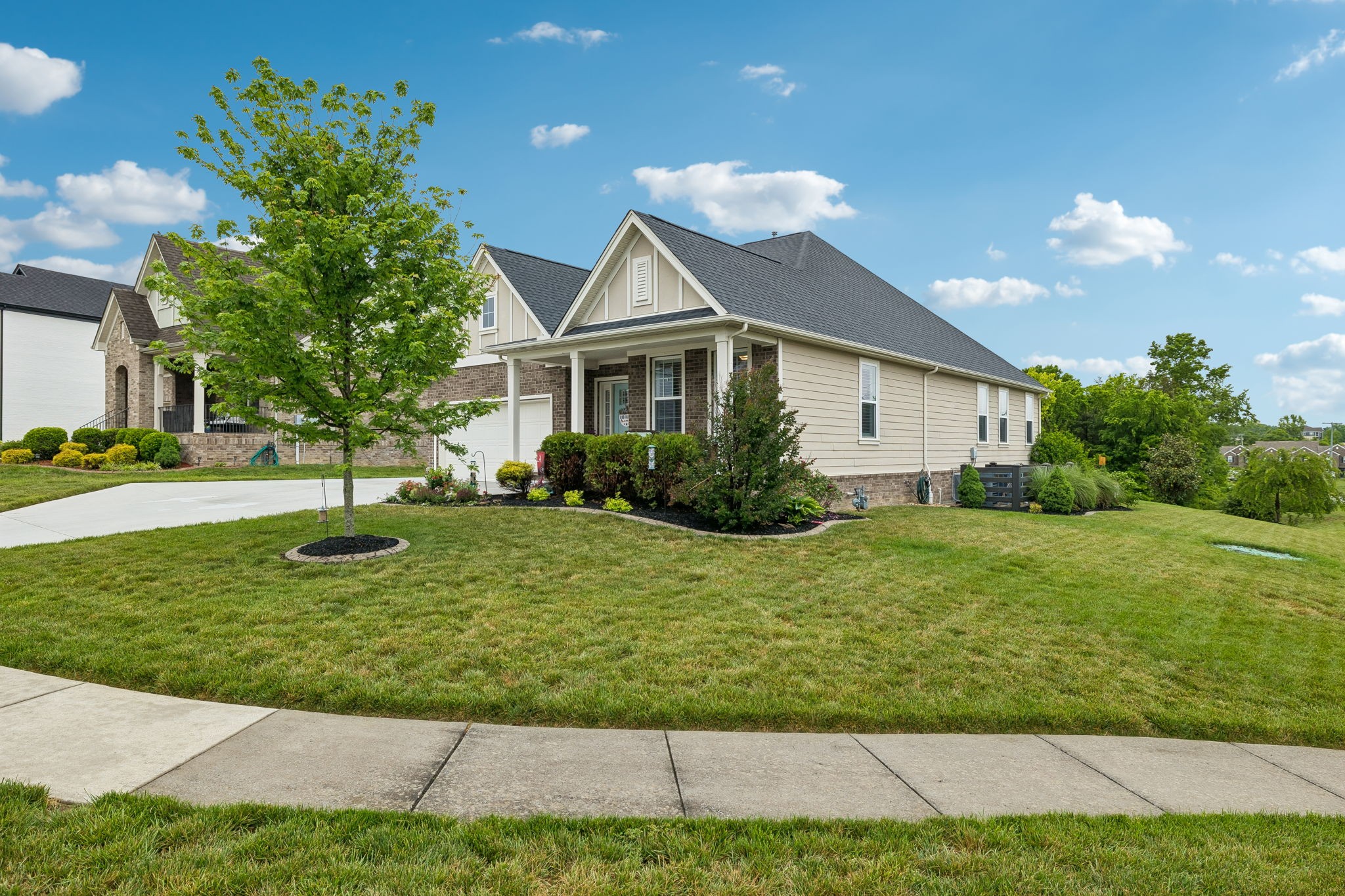 2000 Hedgelawn Dr