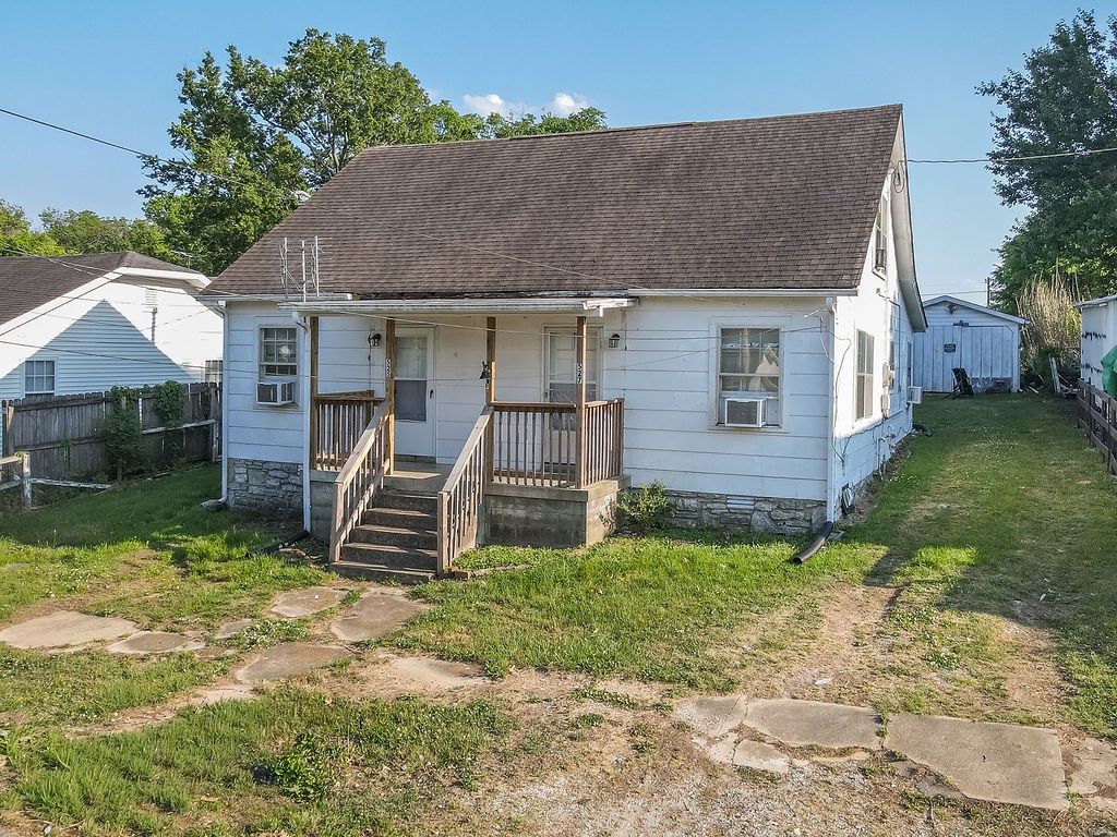 525 Maple St