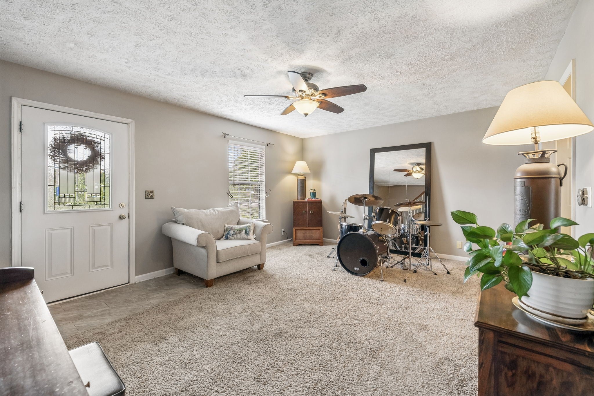5633 Constantine Dr