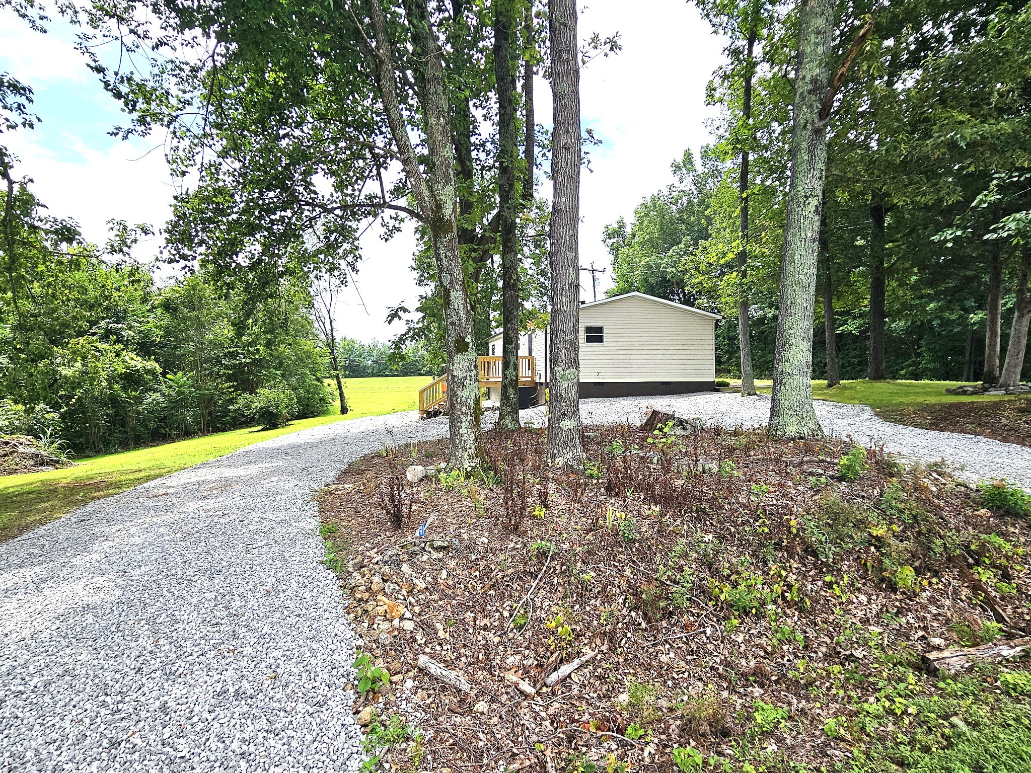 17 Rocky River Rd