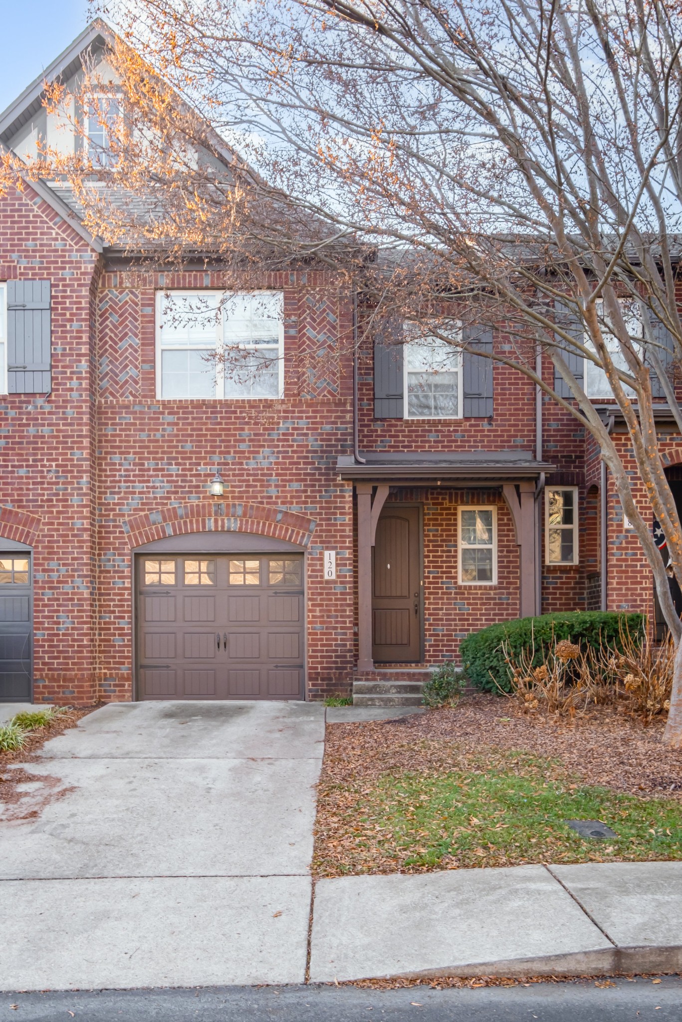 120 Ambassador Pvt Cir