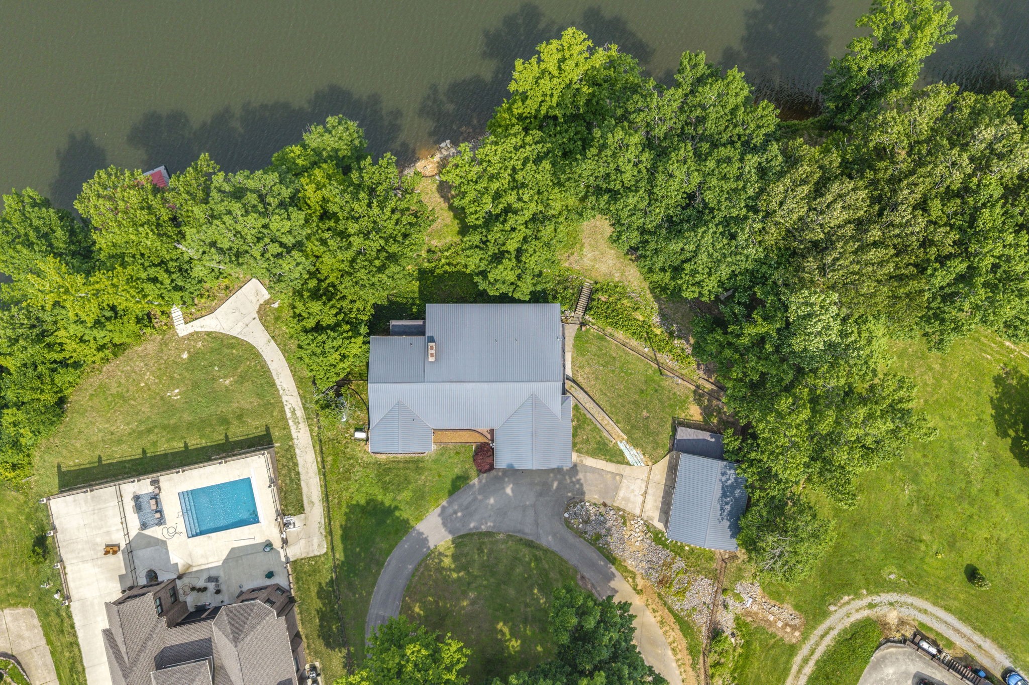 255 Whispering Hills Dr