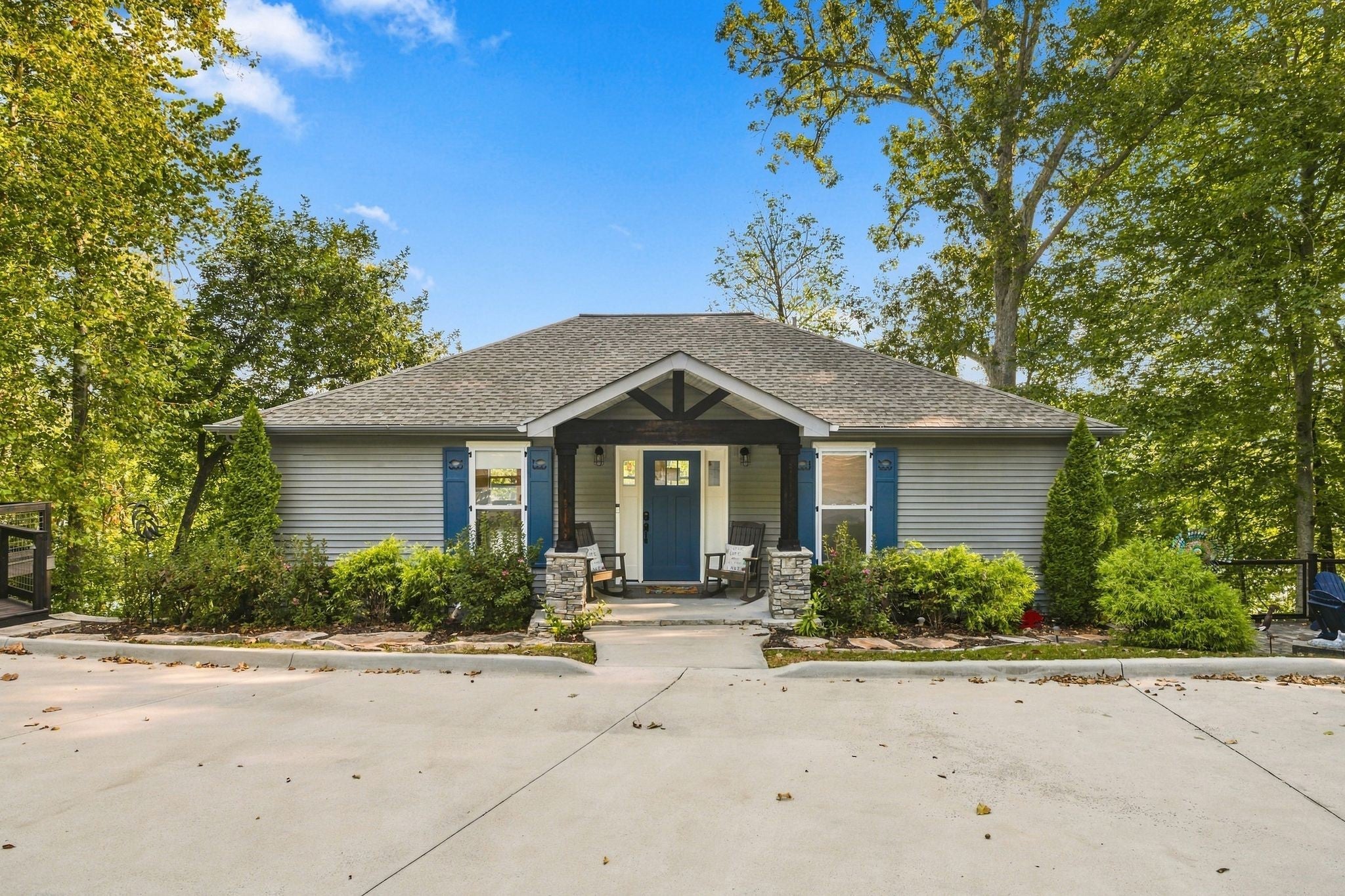 241 Lakeridge Dr S
