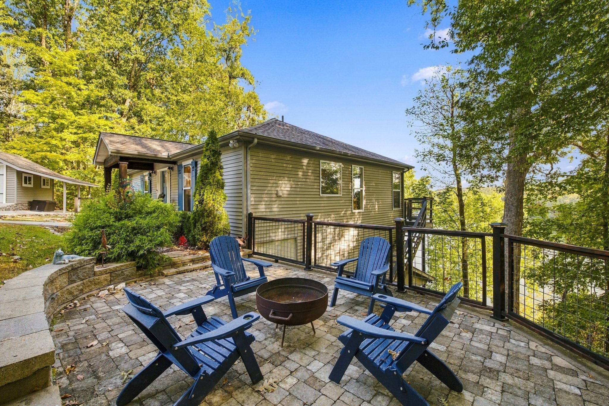 241 Lakeridge Dr S