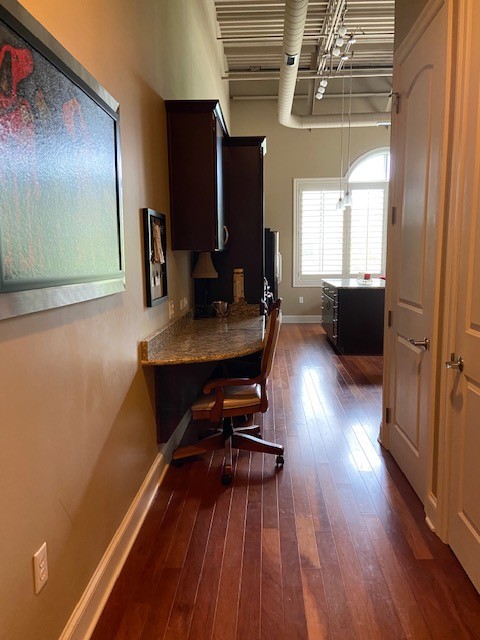 804 N Thompson Ln NE 2.H