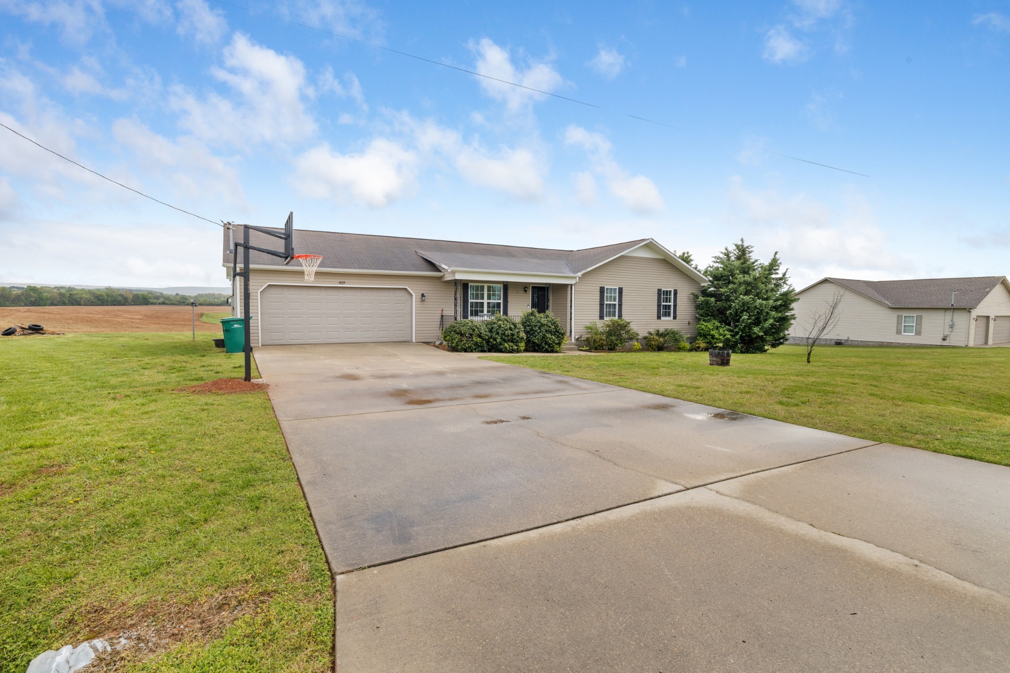 419 Strawberry Dr