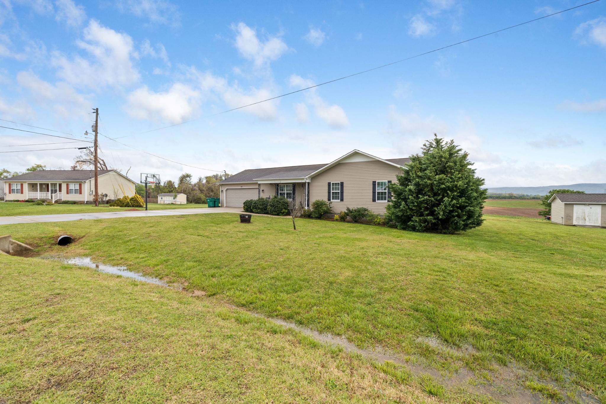 419 Strawberry Dr
