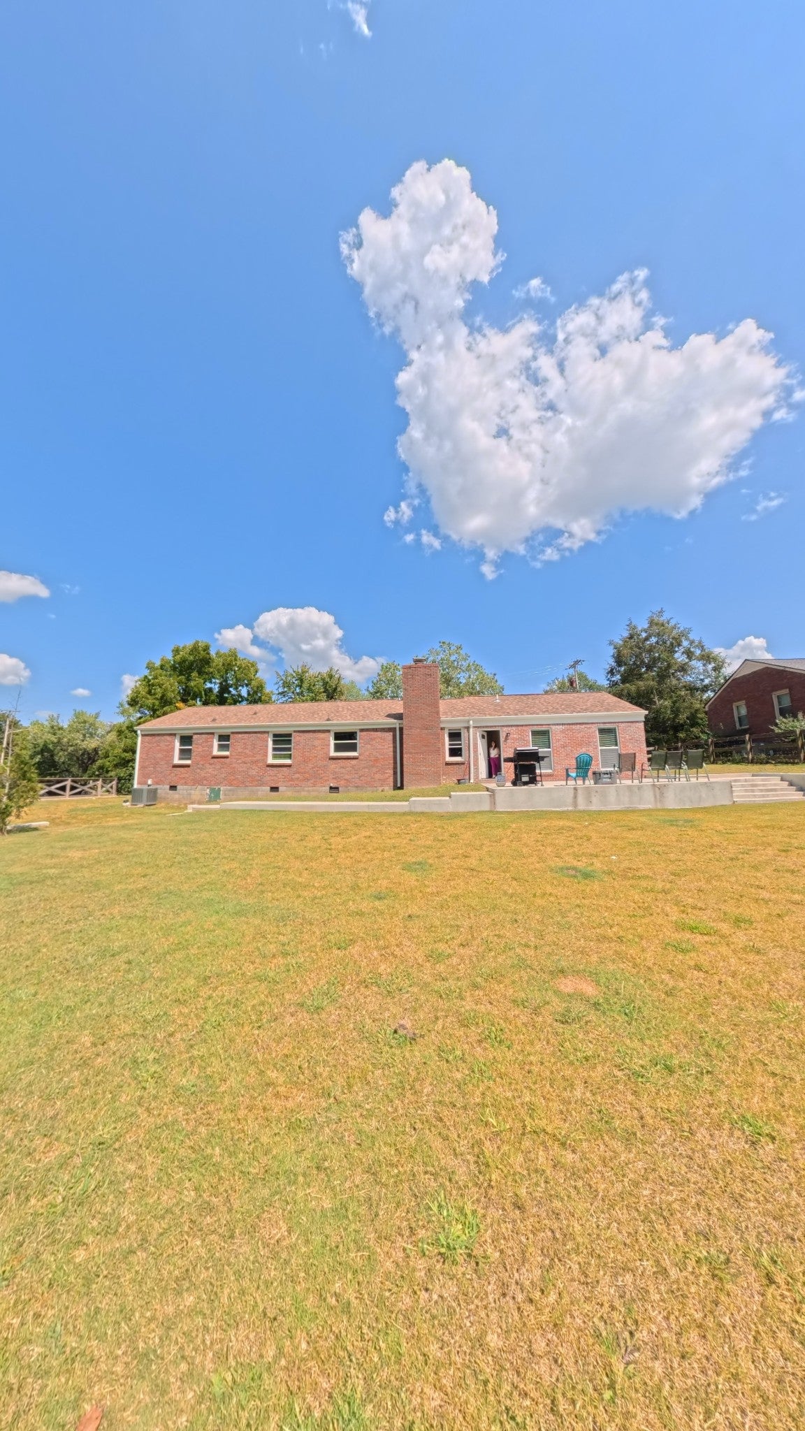 3915 E Ridge Dr