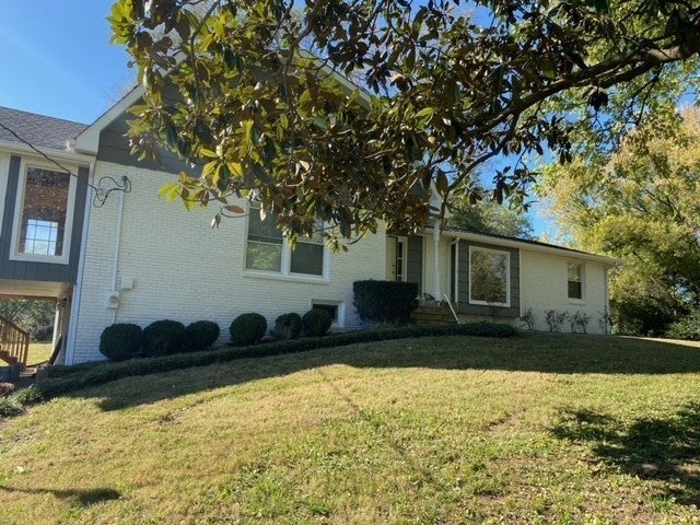 709 Davis Dr, Brentwood TN 37027 5-bed home, photo 2 of 9
