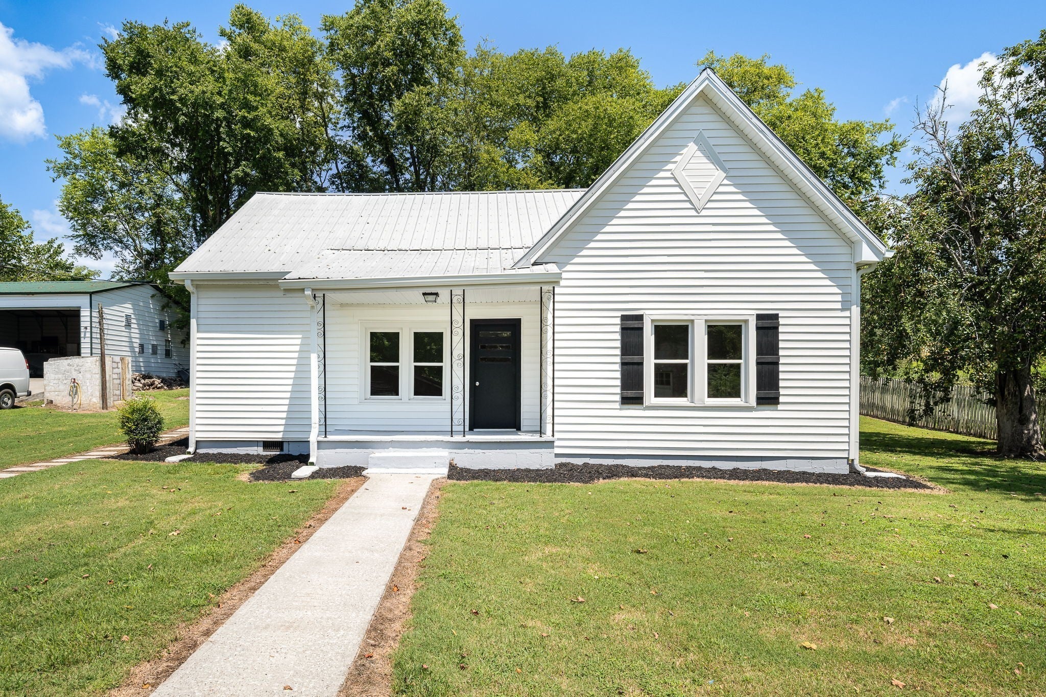 112 Re Davenport Ave