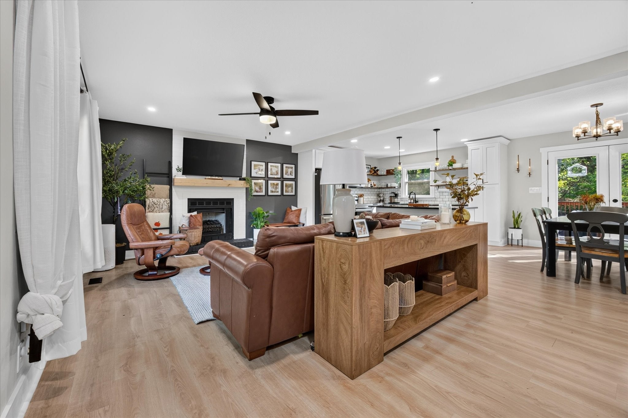 1035 Foxmoor Dr