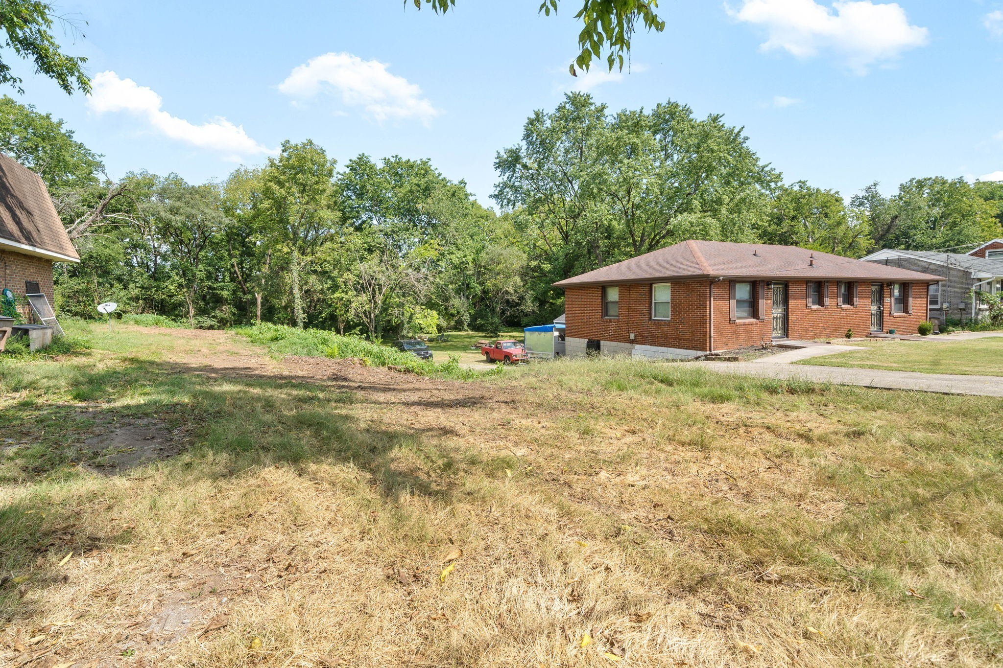 849 W Eastland Ave
