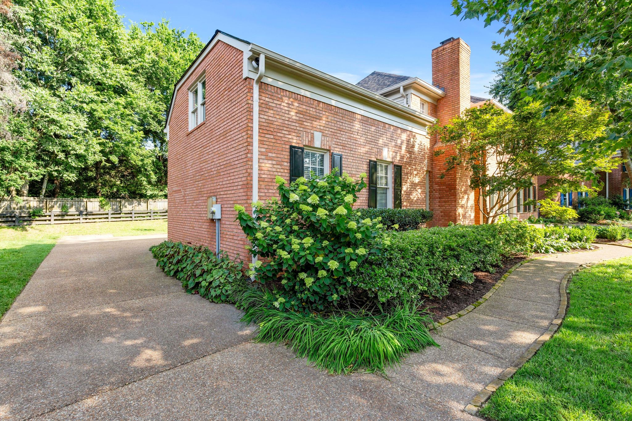 413 Honeysuckle Cir
