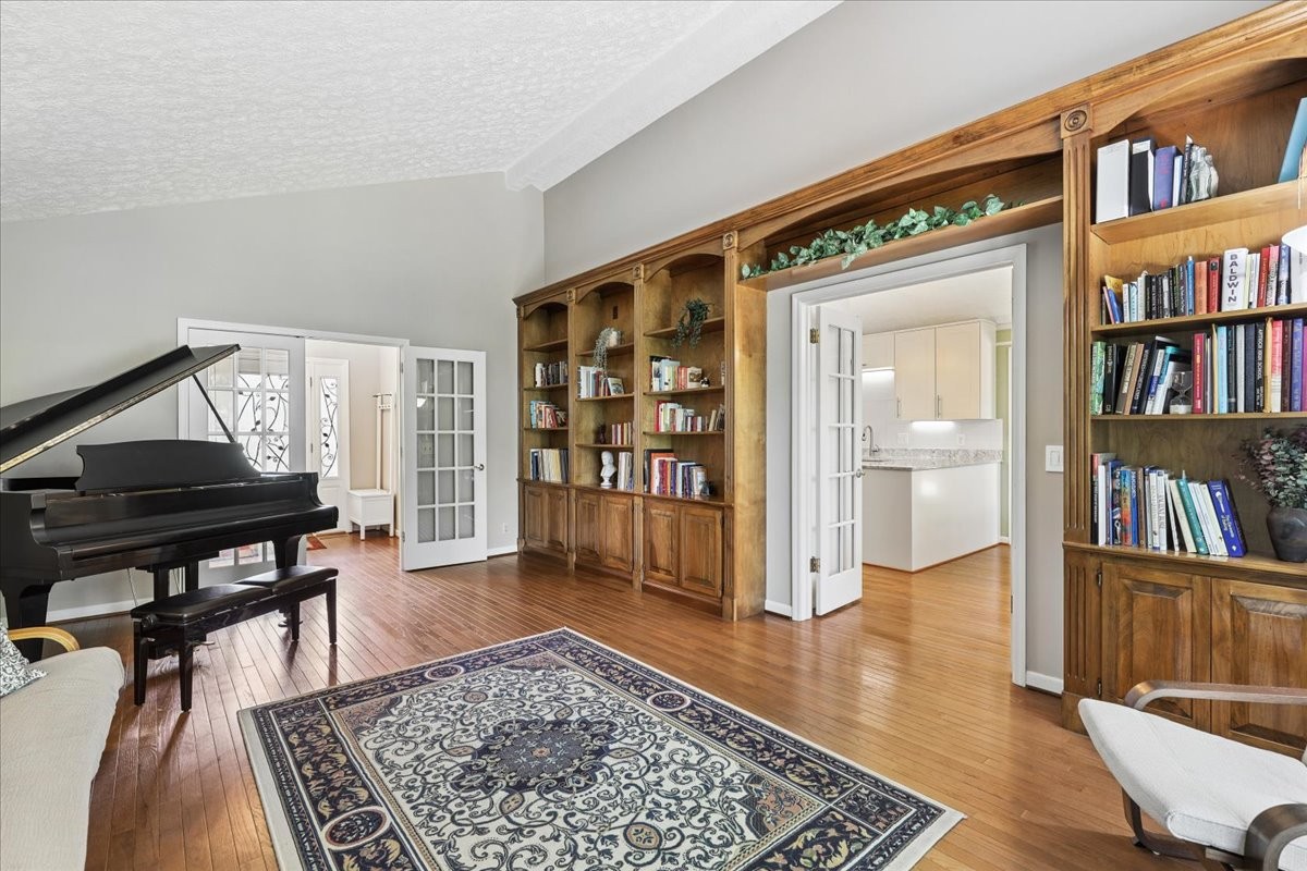 105 Applewood Ct