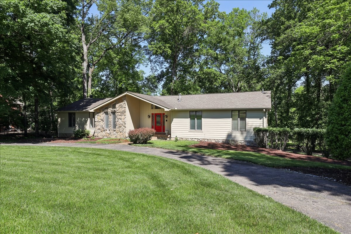 105 Applewood Ct