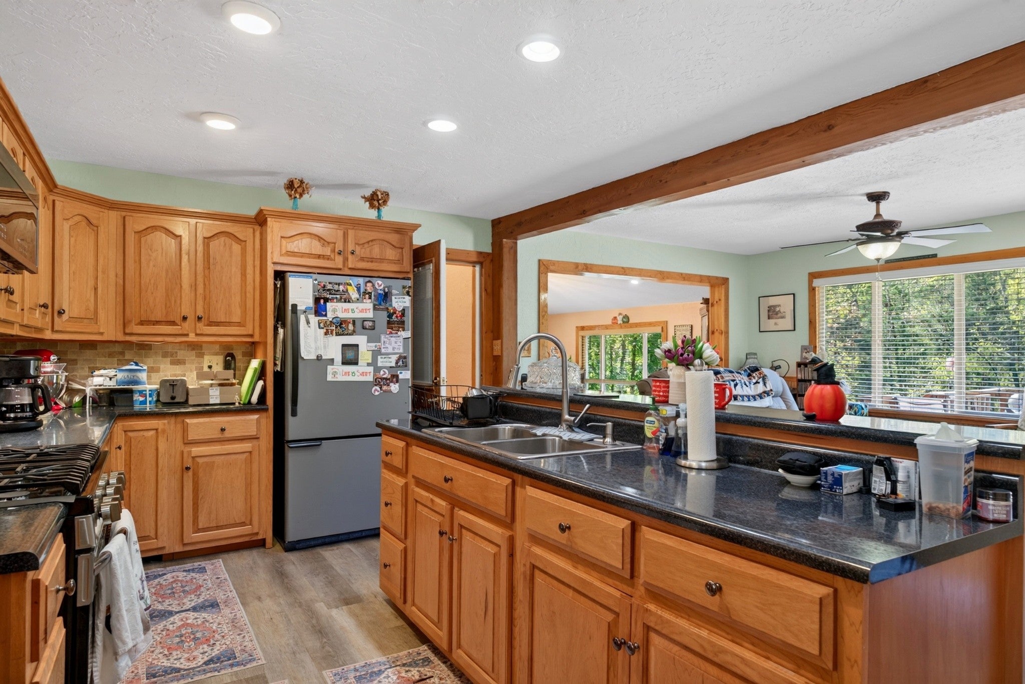 115 W Creek Ln