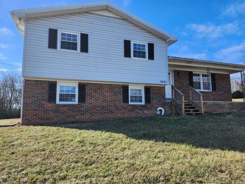 3021 Thompson Ln Westmoreland TN 37186