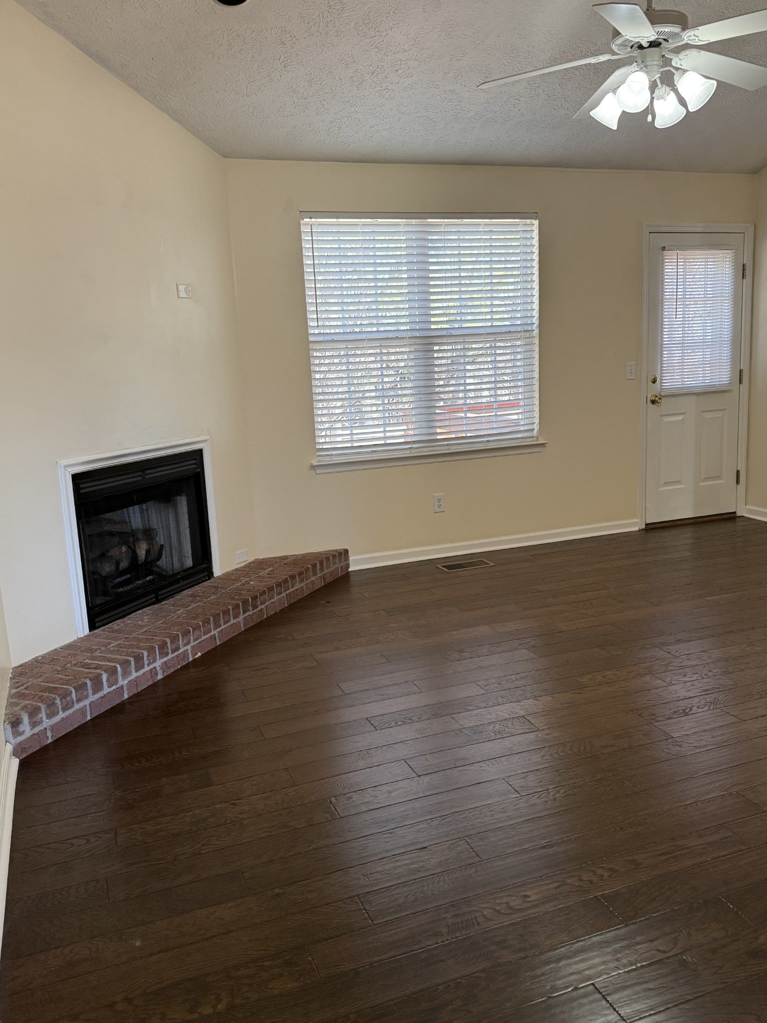 160 Bradford Cir